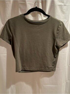 olive green short sleeved cropped T-shirt